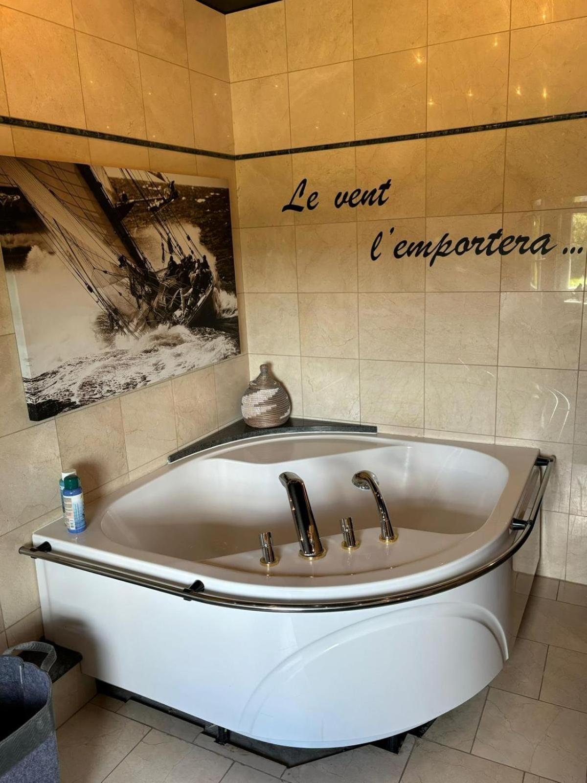 Le Clos Des Bansions Жале Экстерьер фото